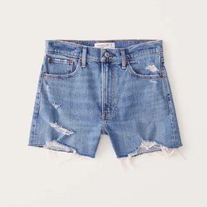 Abercrombie 4 Inch High Rise Mom Short, Medium Wash, 26W